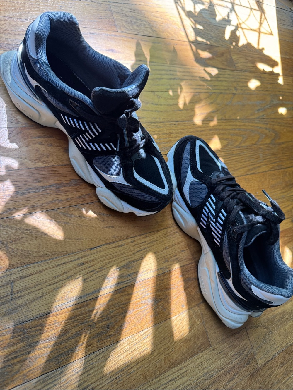 New Balance 9060 Black/White Sneakers – Men’s 6.5 / Women’s 8 - Picture 4 of 6